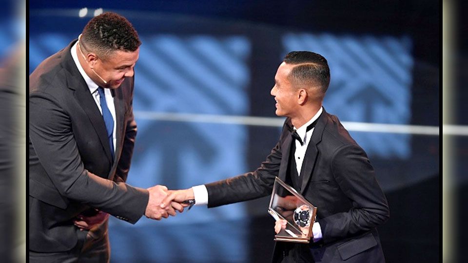 Mohd Faiz Subri mendapatkan penghargaan Puskas Award. Copyright: Philipp Schmidli/Getty Images